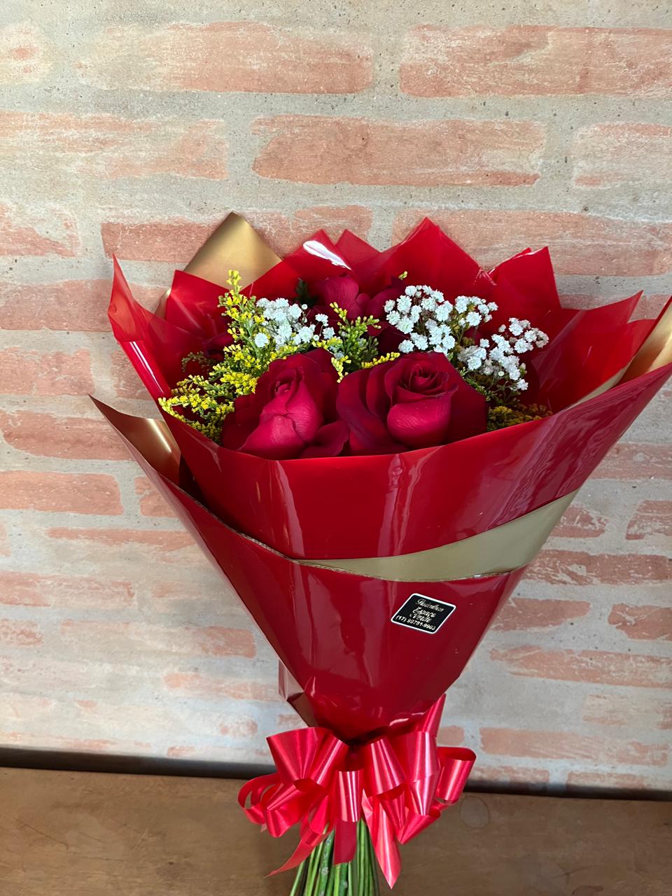 BUQUE COM 6 BOTOES DE ROSA